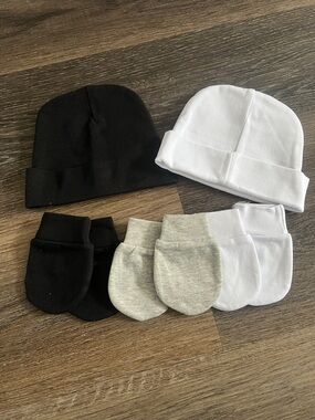 (9) New Newborn Beanie and Mitt Set - Black, White & Heather Gray